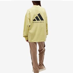 NWT Men’s Adidas Basketball Long Sleeve Back Logo T-Shirt in Halo Gold, Size XL
